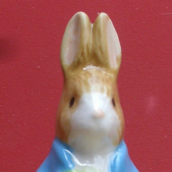 Peter Rabbit & Radishes Porcelain Topper Figurine - Picture 15 of 15